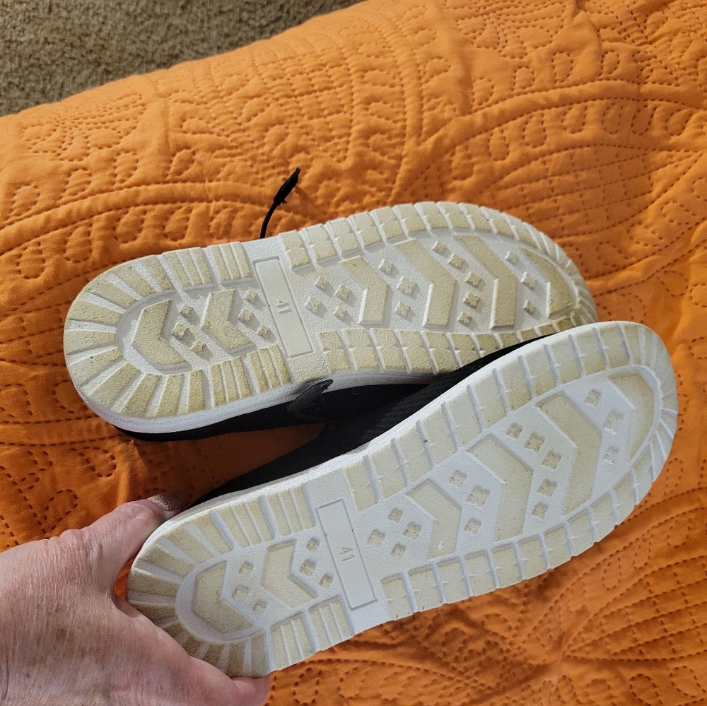 Ladies Slip On Black Casual Shoes - Picture 2 of 4